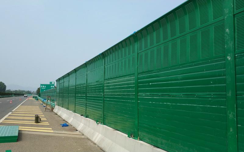 简单介绍一下公路桥梁金属声屏障
