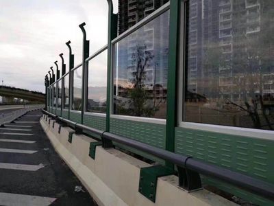 金属声屏障——公路噪音治理的经济高效解决方案